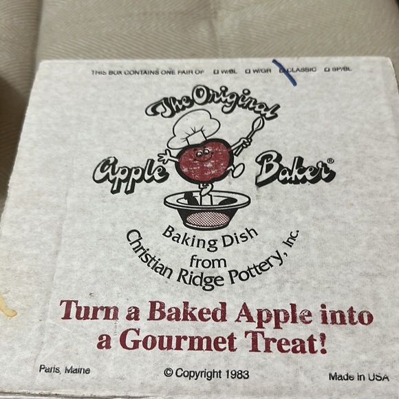 Apple Bakers Set of 2 - Picture 2 of 4